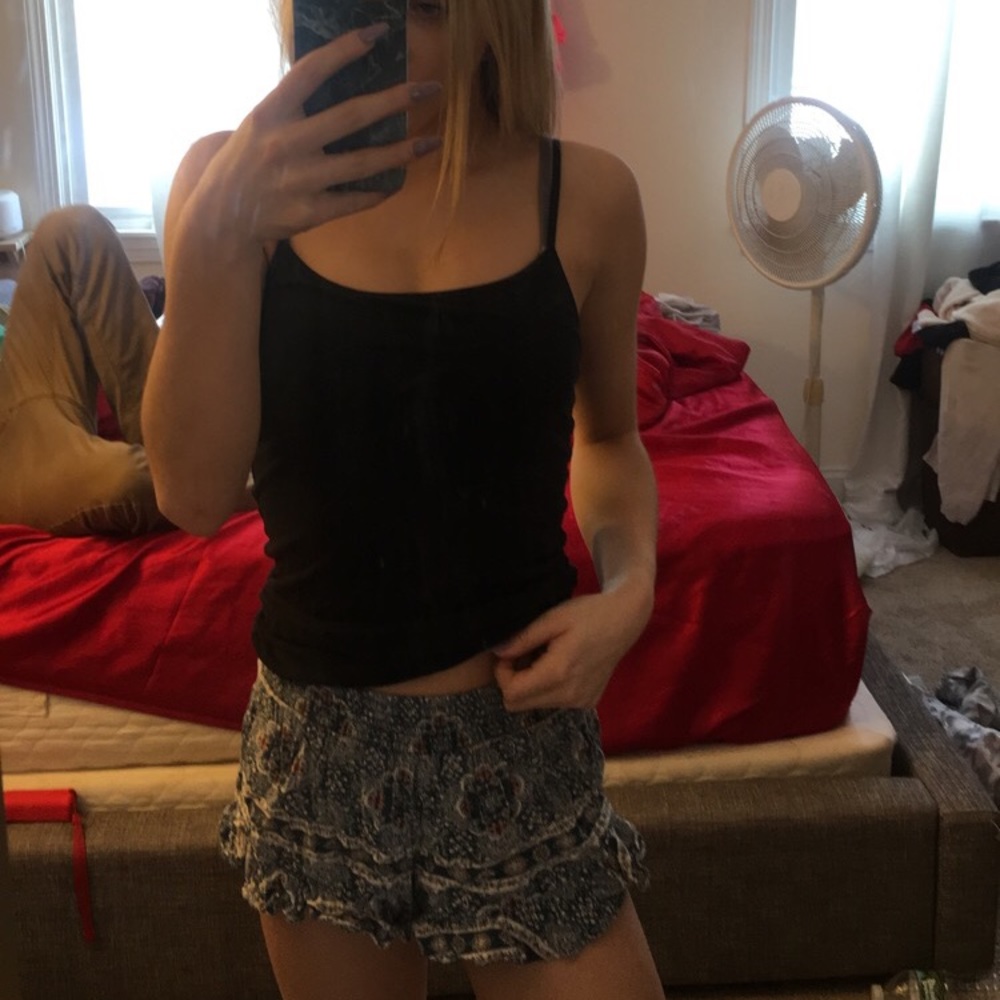 american eagle flowy shorts